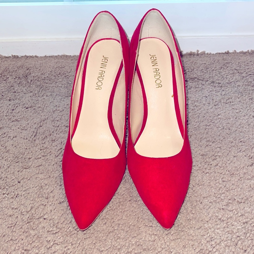 Jenn Ardor red heels
